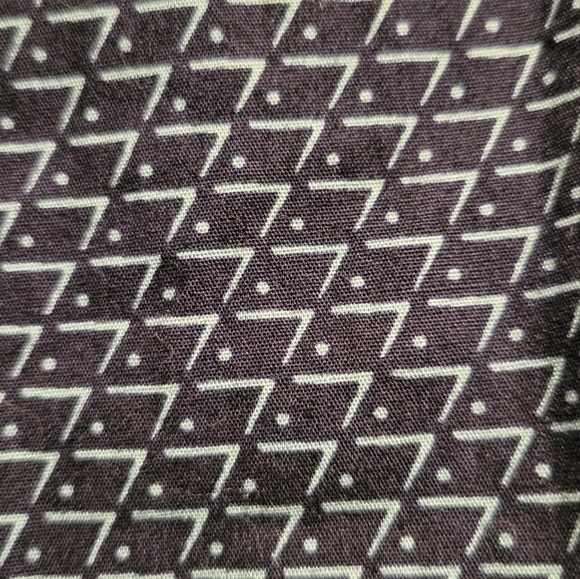 Mens short sleeve button down size XL with geometric design - Picture 6 of 7